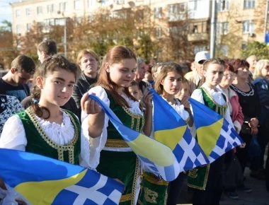 Μαριούπολη: Τα συγκινητικά εγκαίνια της ελληνικής πλατείας (φωτό)